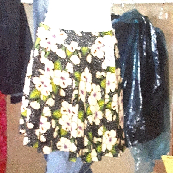 Skirt - Picture 3 of 3